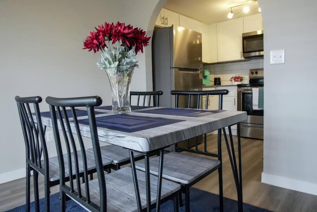 2 Bedroom Minutes From Las Vegas Strip And Airport Exteriör bild